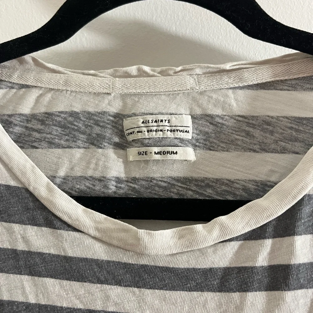 AllSaints Barrett short sleeve crew neck T-shirt in white and grey stripe - Picture 4 of 7